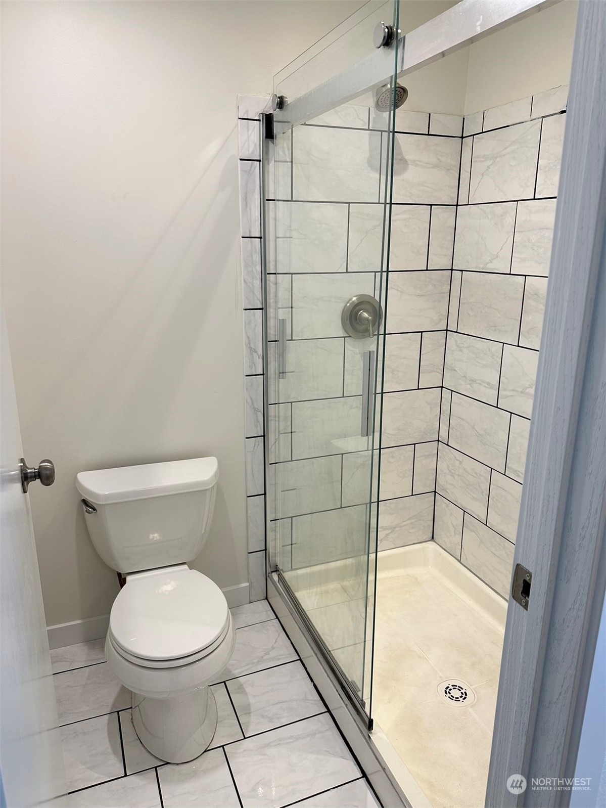 2606 Southwest 340th Place Federal Way, WA 98023 - Photo 13 of 28 a bathroom with a toilet and a shower