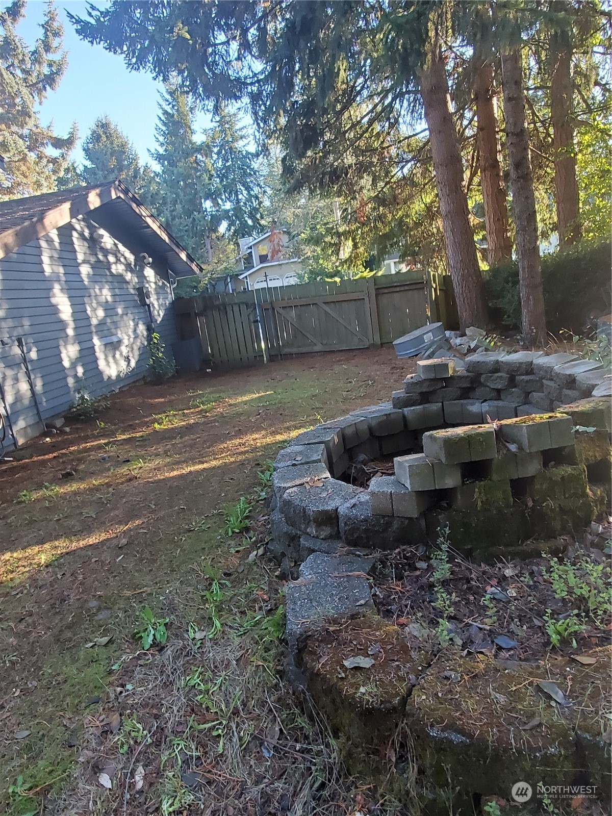 2606 Southwest 340th Place Federal Way, WA 98023 - Photo 24 of 28 a backyard of a house with lots of green space