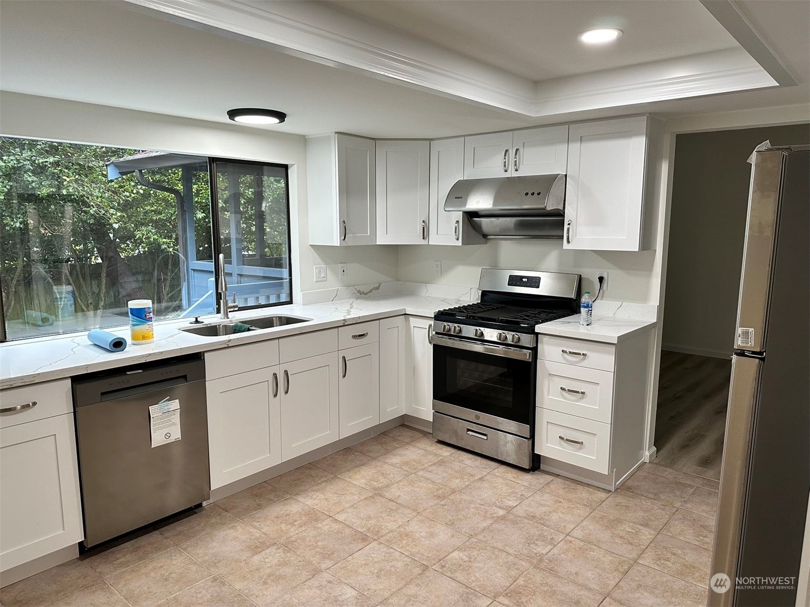 2606 Southwest 340th Place Federal Way, WA 98023 - Photo 5 of 28 a kitchen with a sink stove and refrigerator