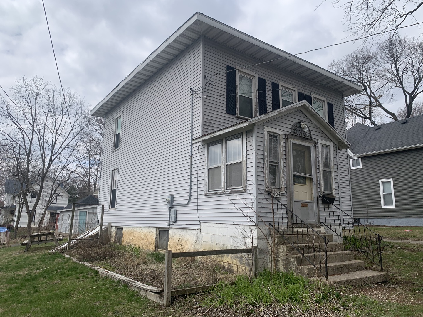 a view of outdoor space yard and front view of a house