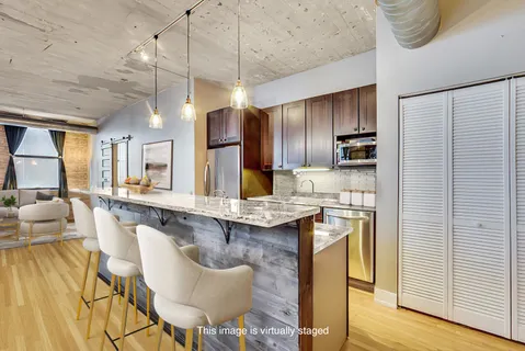 $750,000 | 110 North Peoria Street, Unit 205, Chicago, IL 60607