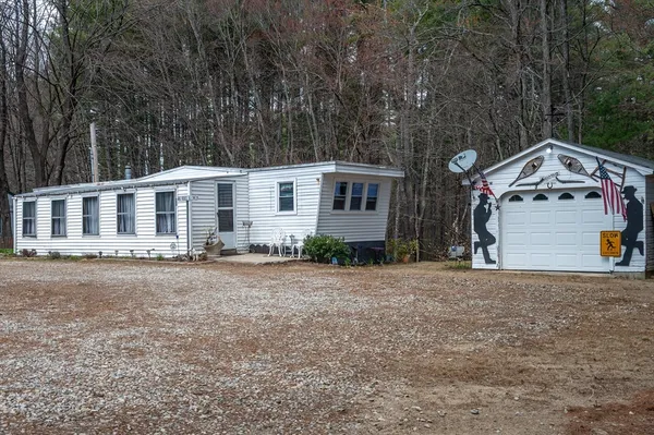 $225,000 | 87 Turnpike Road, Townsend, MA 01469