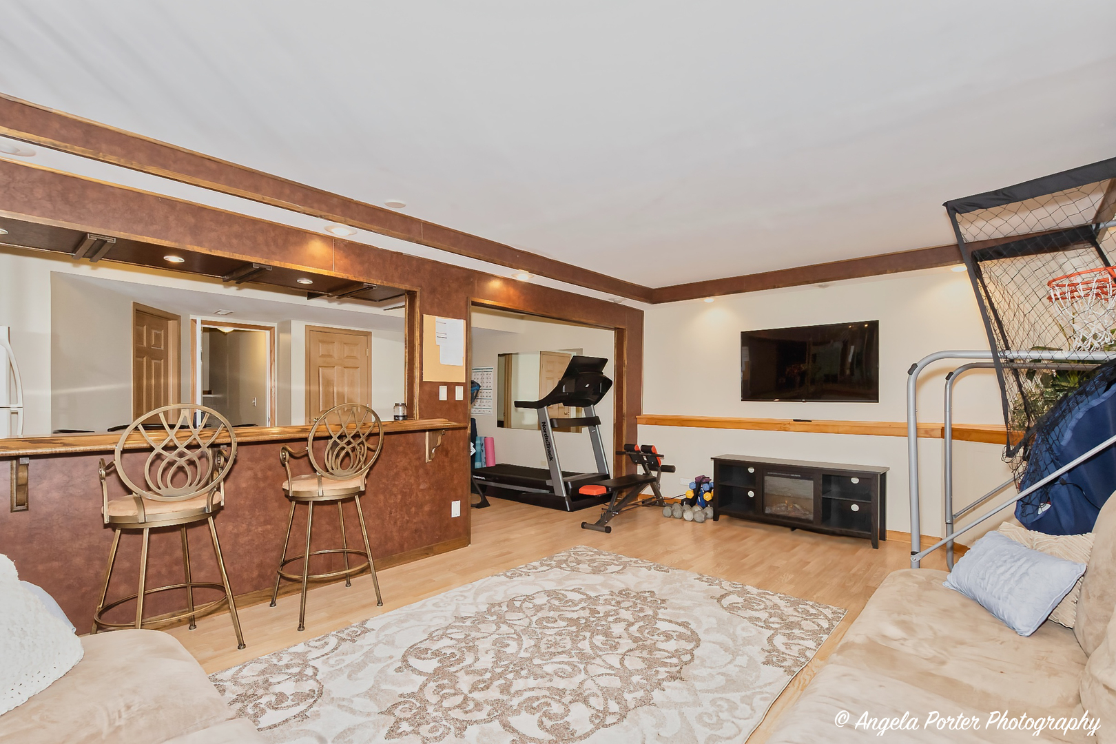 5850 Fieldstone Trail McHenry, IL 60050 - Photo 23 of 28 a living room with furniture and a flat screen tv
