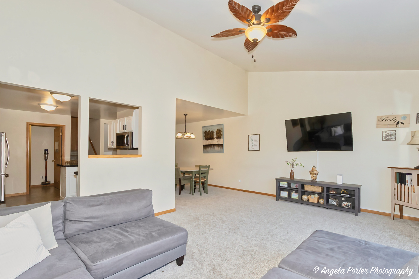 5850 Fieldstone Trail McHenry, IL 60050 - Photo 4 of 28 a living room with furniture and a flat screen tv