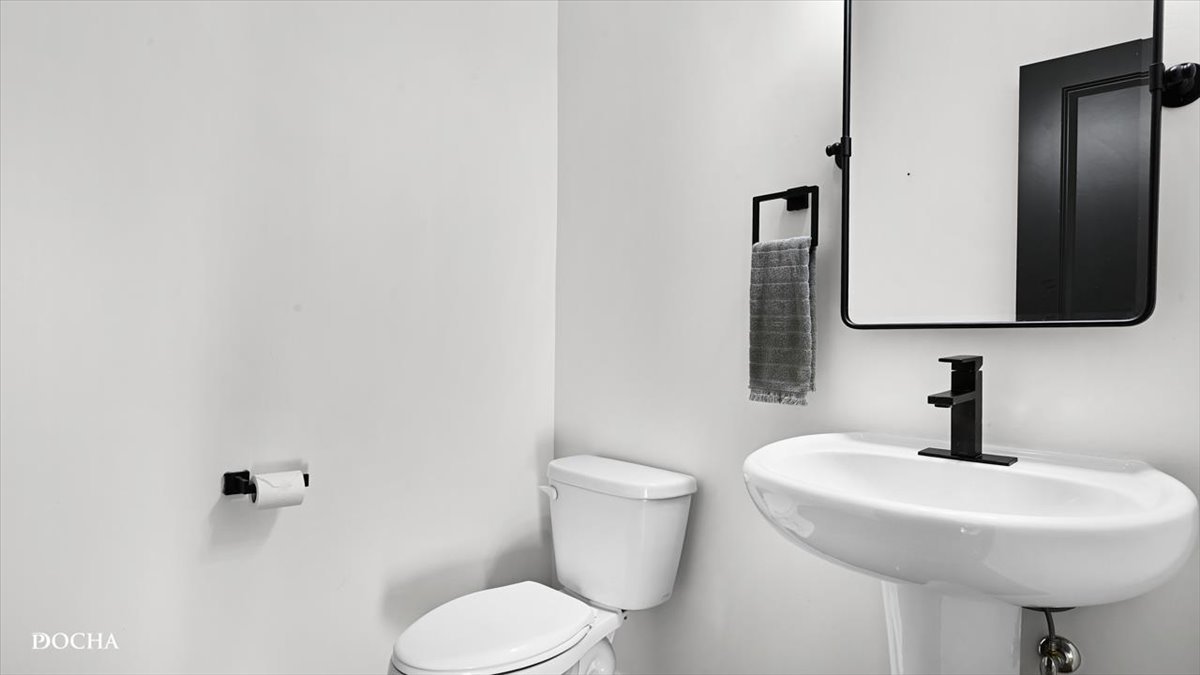 26827 Ashgate Crossing Plainfield, IL 60585 - Photo 8 of 31 a bathroom with a toilet sink and mirror