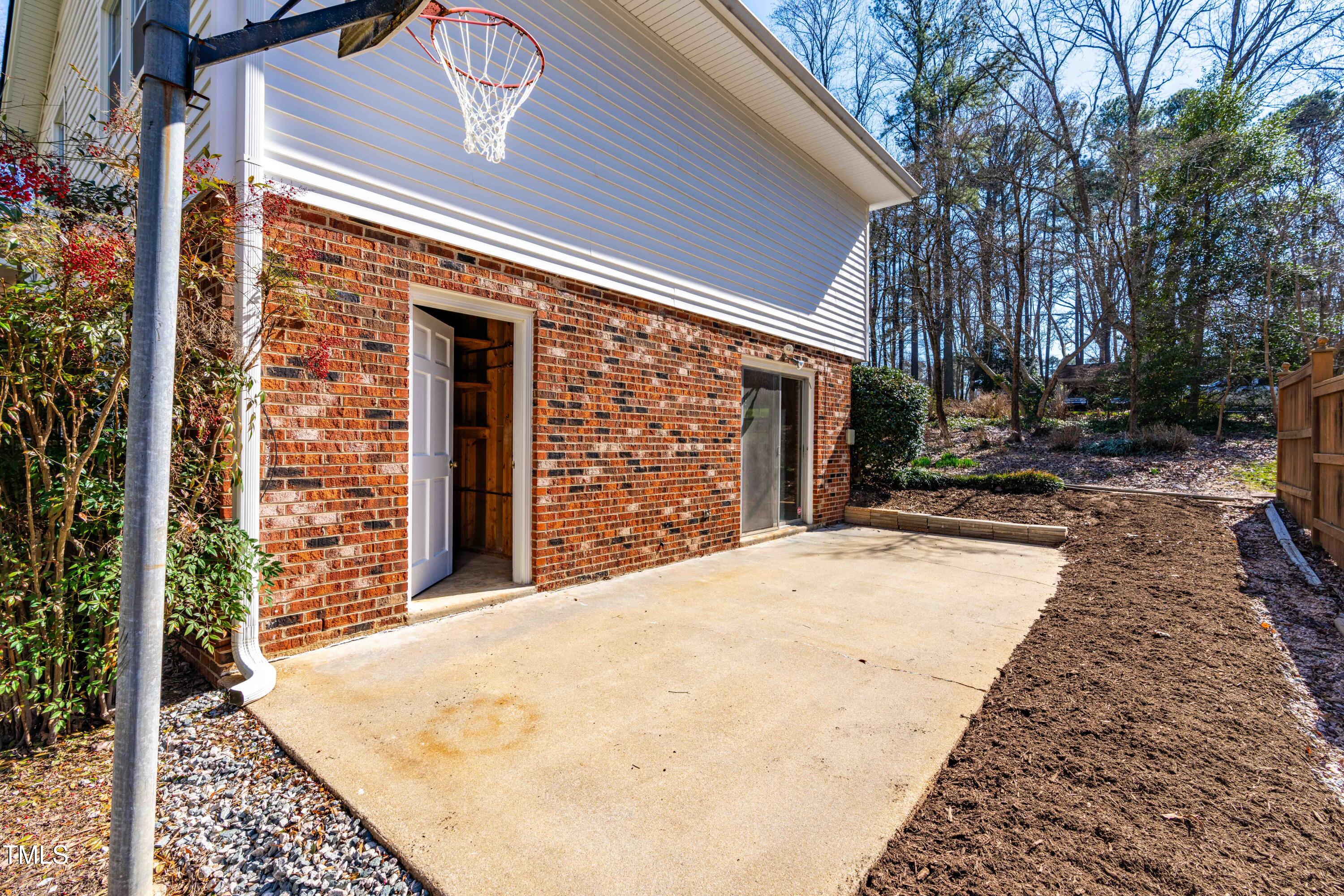 6500 Brandywine Road Raleigh, NC 27607 - Photo 27 of 41 a view of entryway
