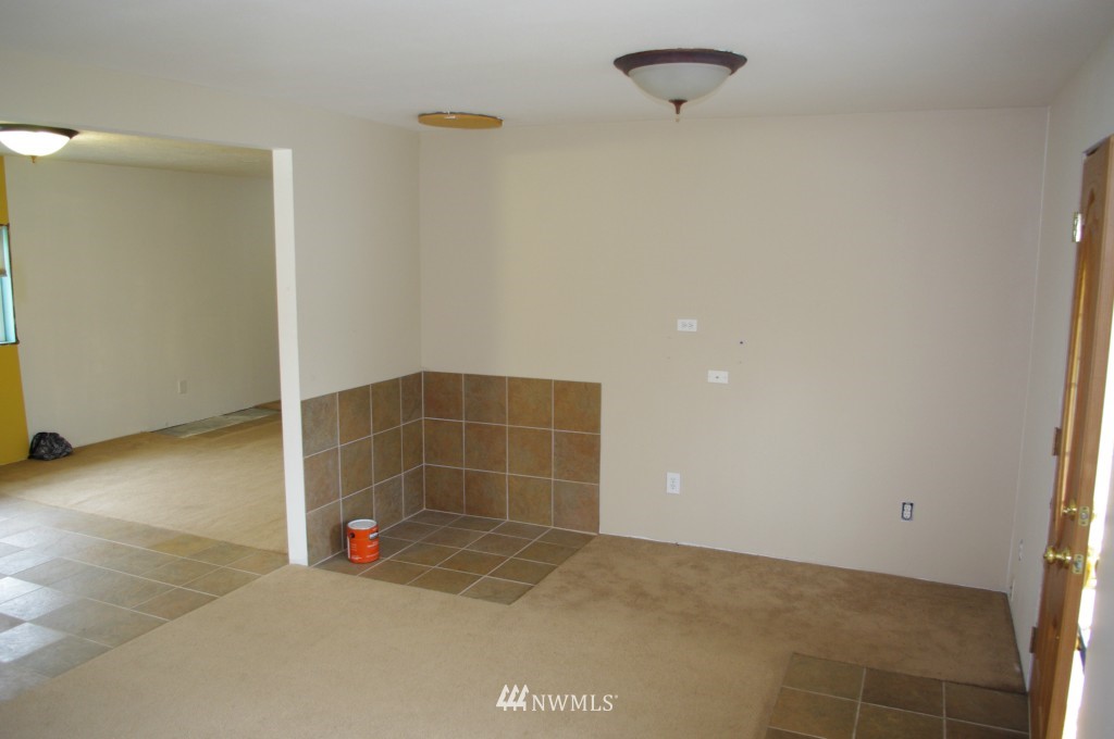 27316 Entwhistle Road East Buckley, WA 98321 - Photo 2 of 14