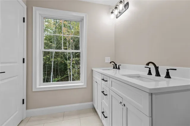 $659,000 | 955 Chopmist Hill Road, Scituate, RI 02857