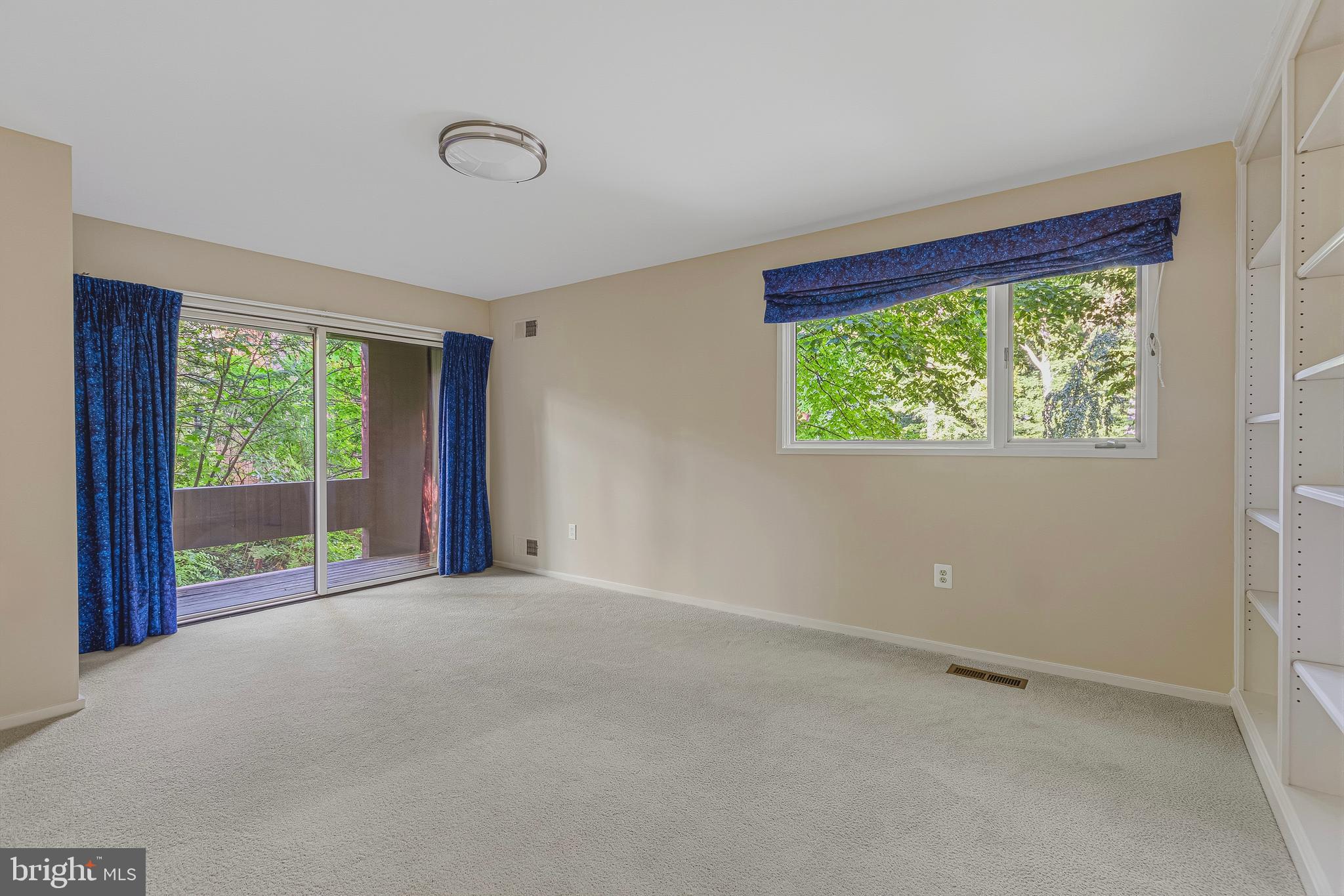 5196 27th Street Northwest Washington, DC 20008 - Photo 46 of 68 an empty room with windows