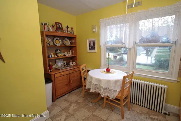 a kitchen that has a lot of cabinets in it