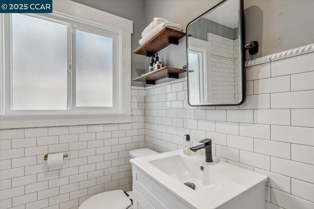 3036 Dohr Street Berkeley, CA 94702 - Photo 9 of 35