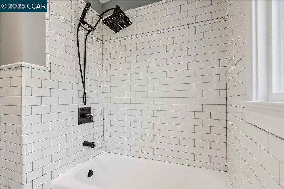 3036 Dohr Street Berkeley, CA 94702 - Photo 10 of 35