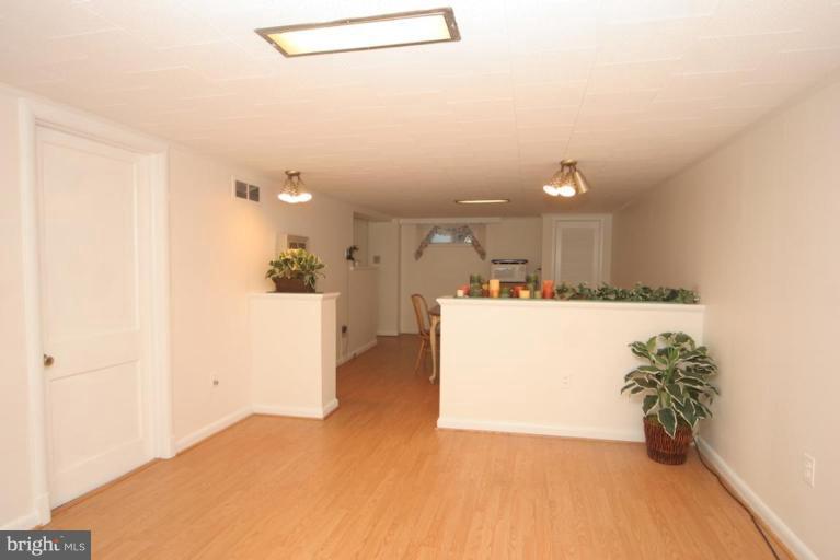 9902 Capitol View Avenue Silver Spring, MD 20910 - Photo 11 of 27 Family Room