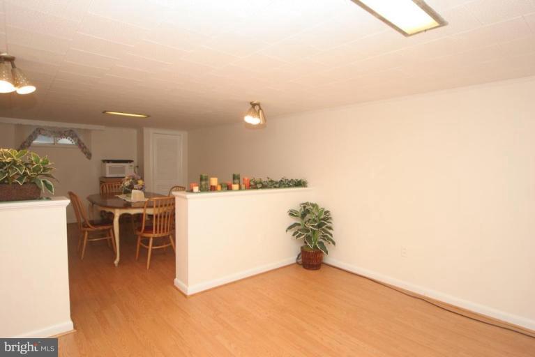 9902 Capitol View Avenue Silver Spring, MD 20910 - Photo 12 of 27 Family Room #2