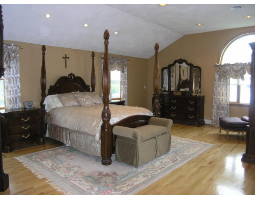 62 Revere Road Woburn, MA 01801 - Photo 5 of 14 Gallery Image 5