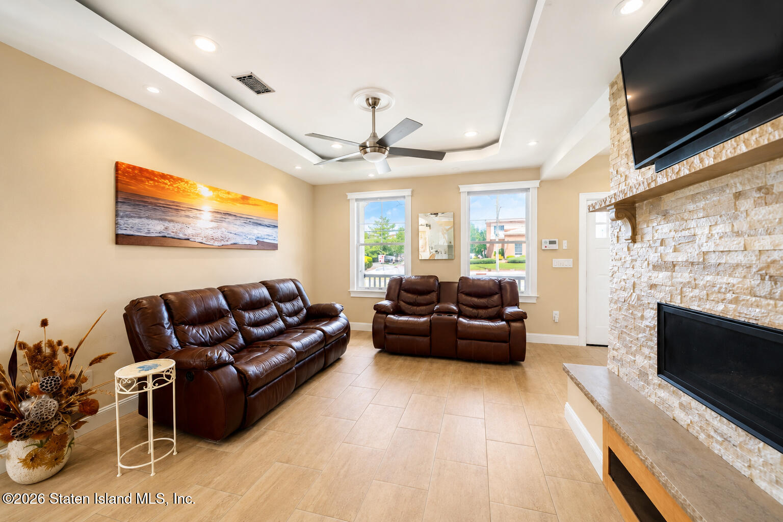 5434 Amboy Road Staten Island, NY 10312 - Photo 3 of 61 Living Room