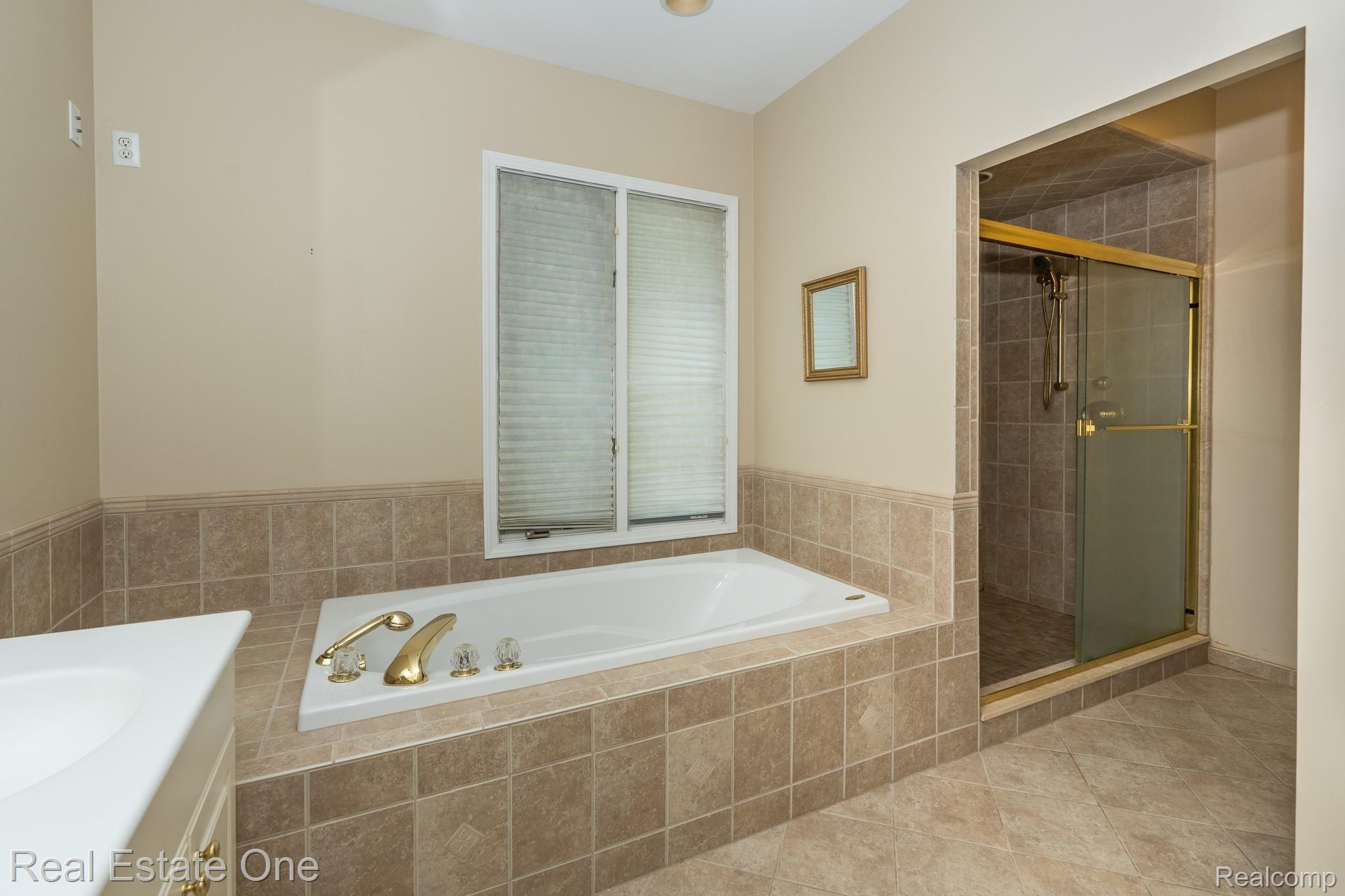 1784 Blue Grass Drive Rochester, MI 48306 - Photo 39 of 72 Blue Spruce MLS-W025.jpg