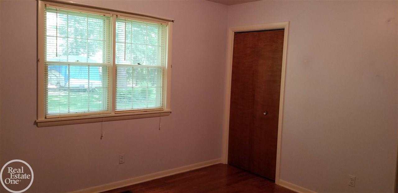 4033 Devonshire Road Fort Gratiot, MI 48059 - Photo 13 of 32