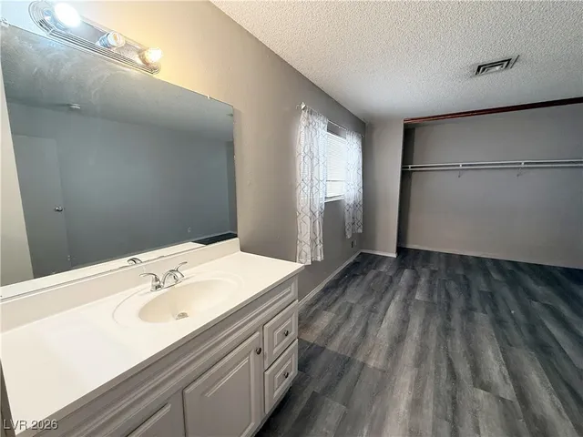 $1,090 | 5206 Golden Lane, Unit B, Las Vegas, NV 89119