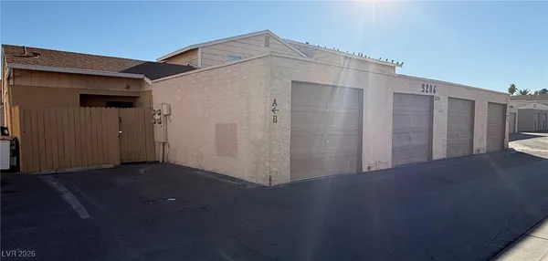 $950 | 5206 Golden Lane, Unit B, Las Vegas, NV 89119