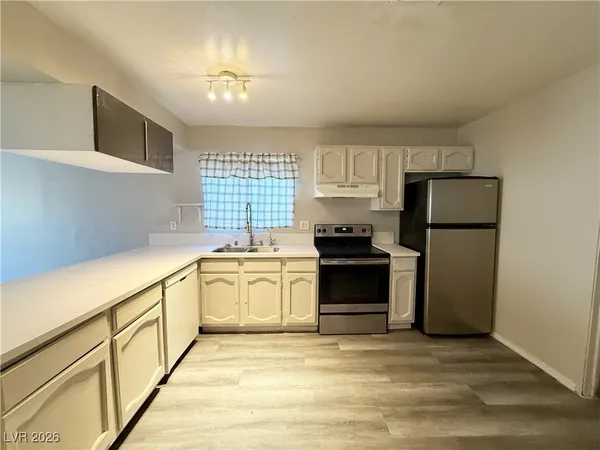 $950 | 5206 Golden Lane, Unit B, Las Vegas, NV 89119