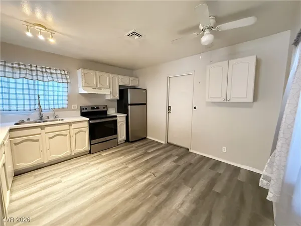 $950 | 5206 Golden Lane, Unit B, Las Vegas, NV 89119