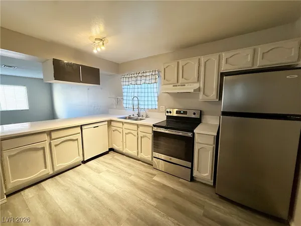 $950 | 5206 Golden Lane, Unit B, Las Vegas, NV 89119