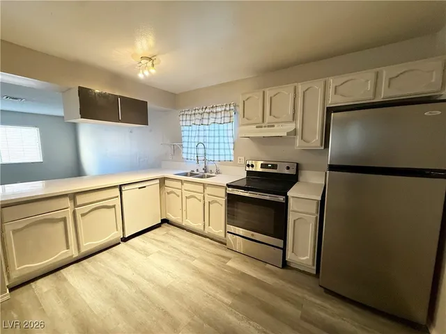 $1,090 | 5206 Golden Lane, Unit B, Las Vegas, NV 89119