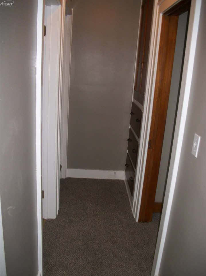 5033 Richfield Road Flint, MI 48506 - Photo 12 of 17 21389547-11.JPG