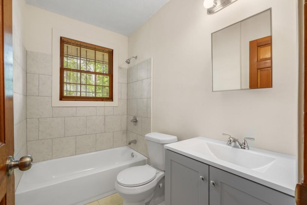 1930 Hollywood Road Northwest Atlanta, GA 30318 - Photo 18 of 19 a bathroom with a sink toilet and bathtub