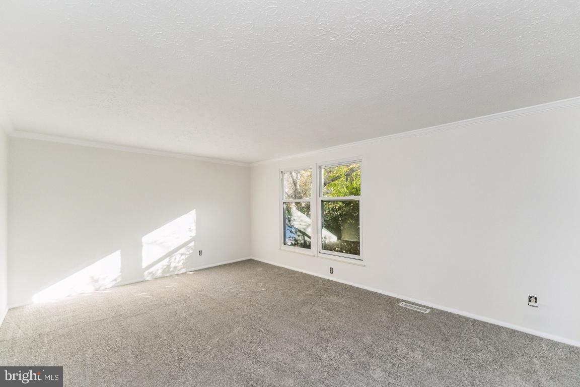 8106 Triple Crown Road Bowie, MD 20715 - Photo 3 of 26