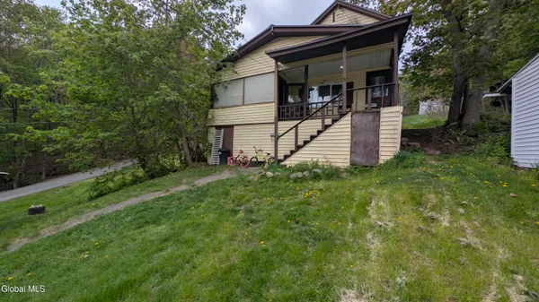 $69,900 | 90 Saunders Street, Whitehall, NY 12887