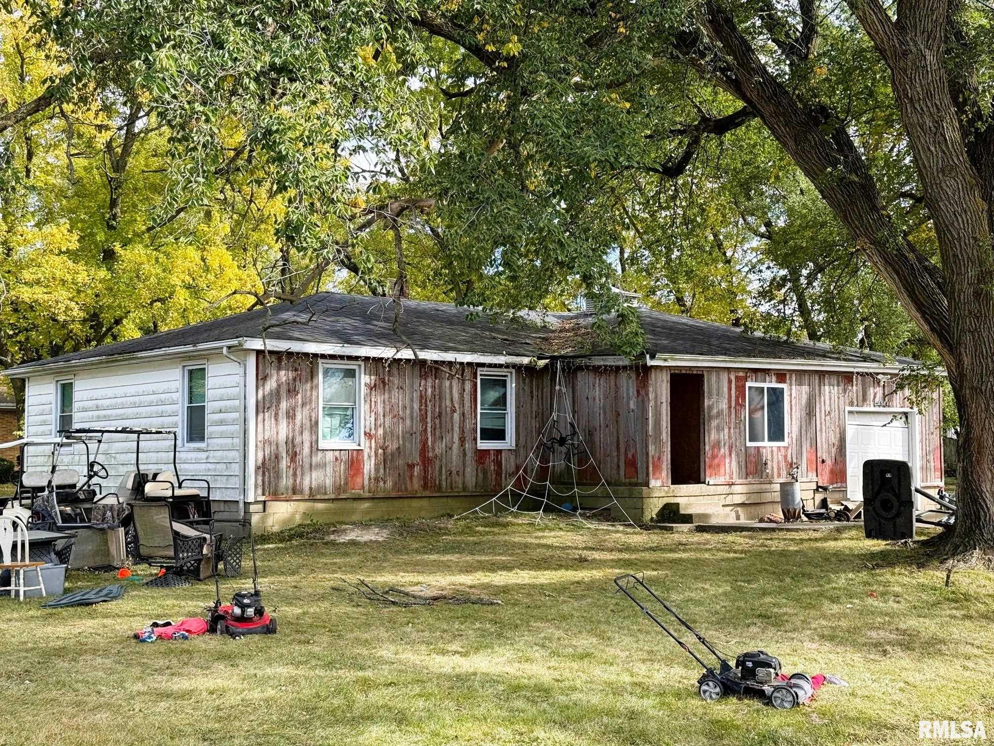 108 North Locust Street Roberts, IL 60962 - Photo 1 of 6