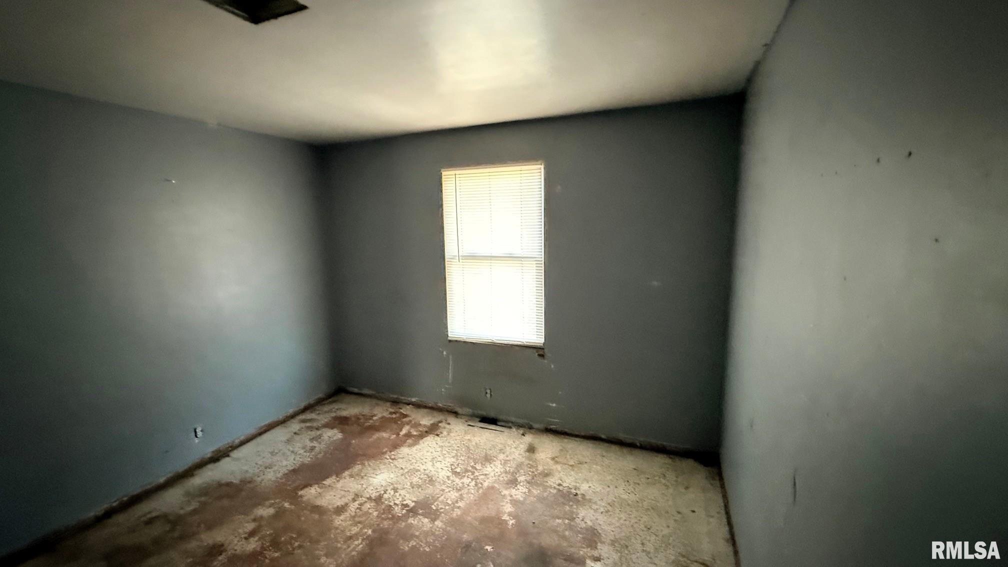 108 North Locust Street Roberts, IL 60962 - Photo 12 of 26