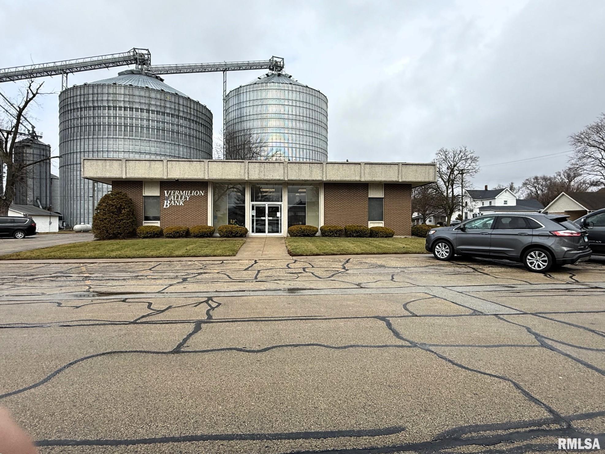 108 North Locust Street Roberts, IL 60962 - Photo 20 of 26