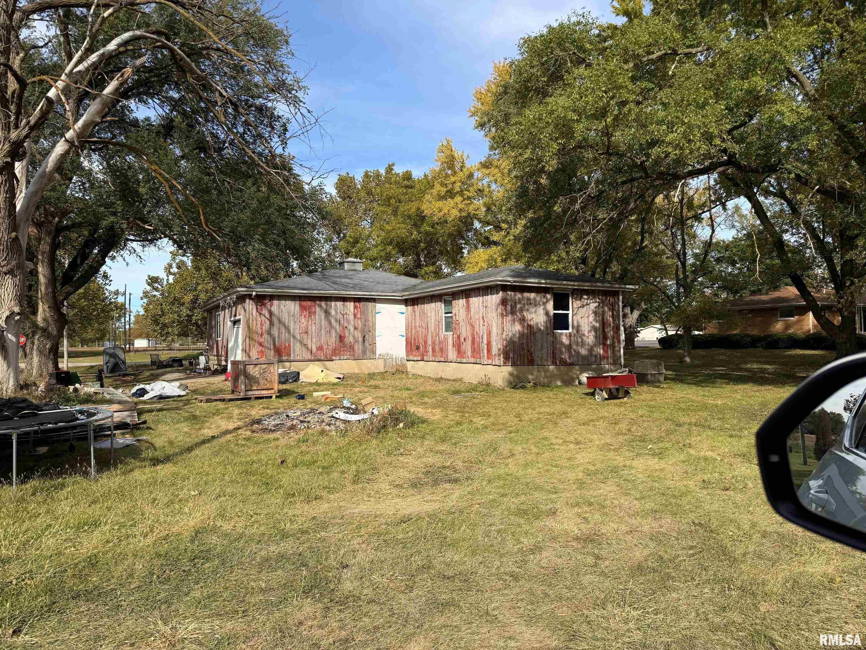 108 North Locust Street Roberts, IL 60962 - Photo 2 of 6