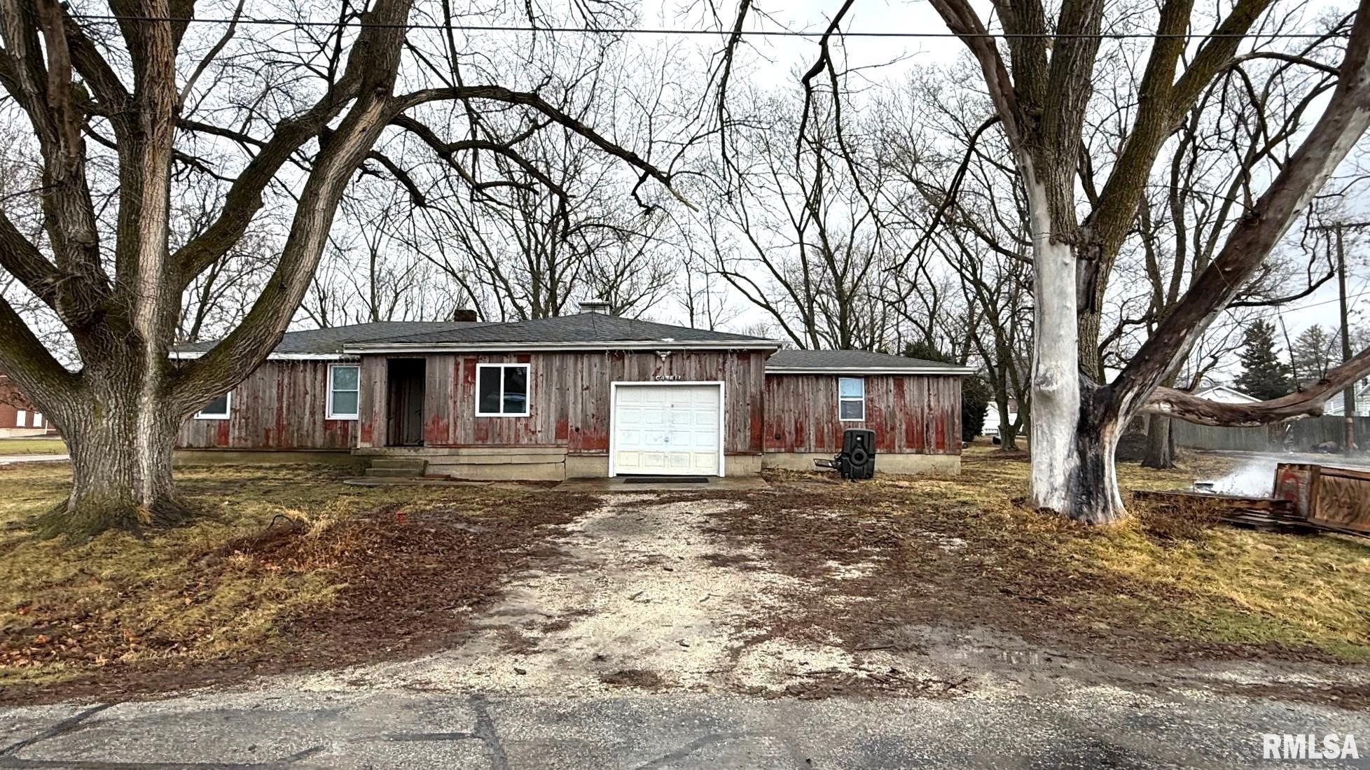 108 North Locust Street Roberts, IL 60962 - Photo 2 of 26