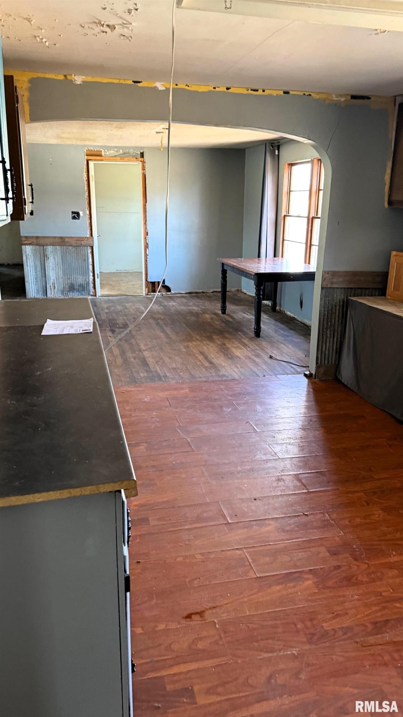 108 North Locust Street Roberts, IL 60962 - Photo 4 of 26