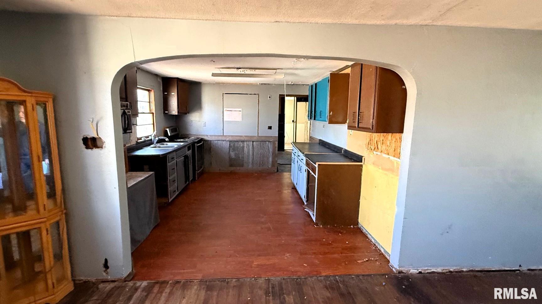 108 North Locust Street Roberts, IL 60962 - Photo 5 of 26