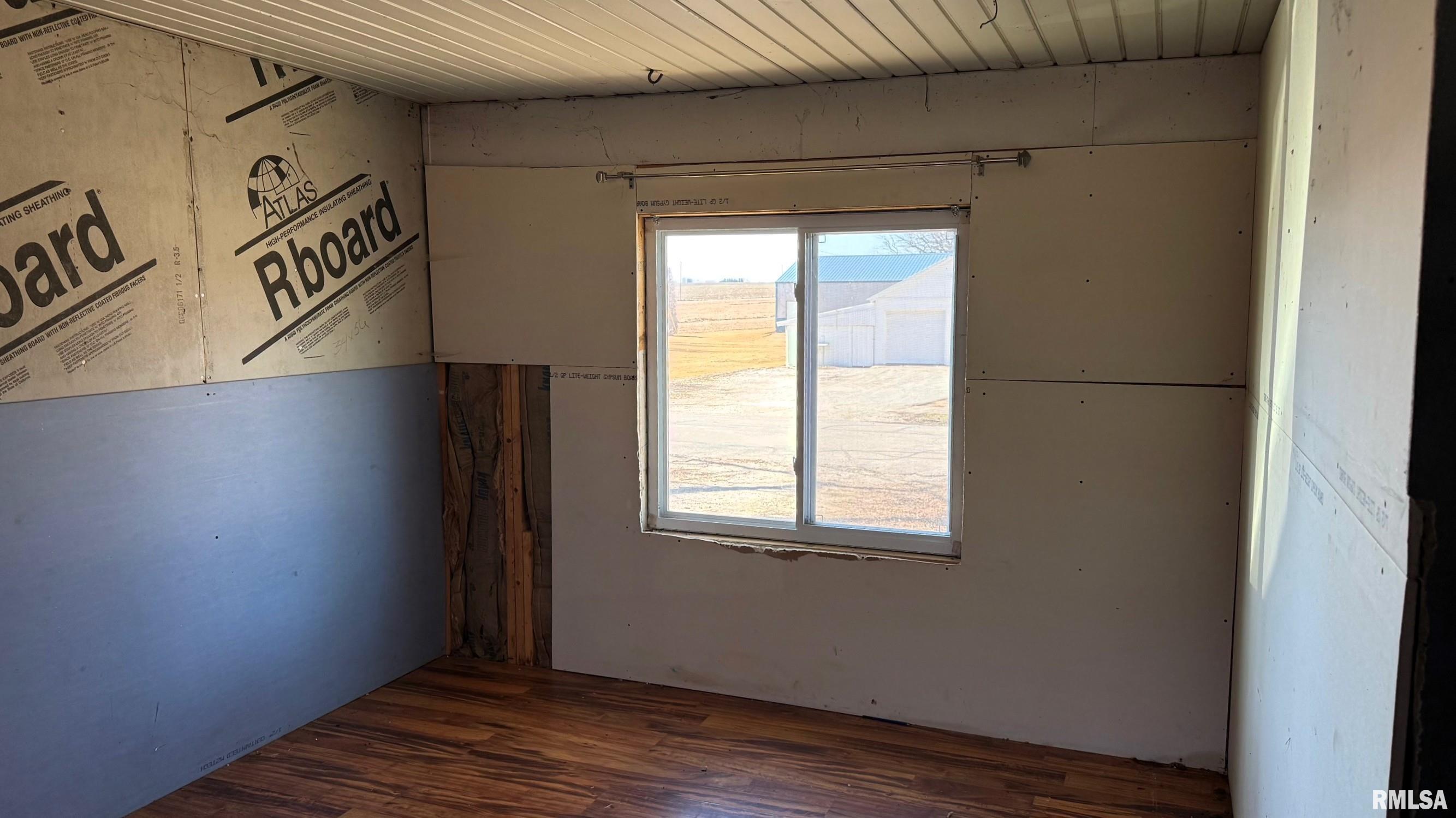 108 North Locust Street Roberts, IL 60962 - Photo 8 of 26