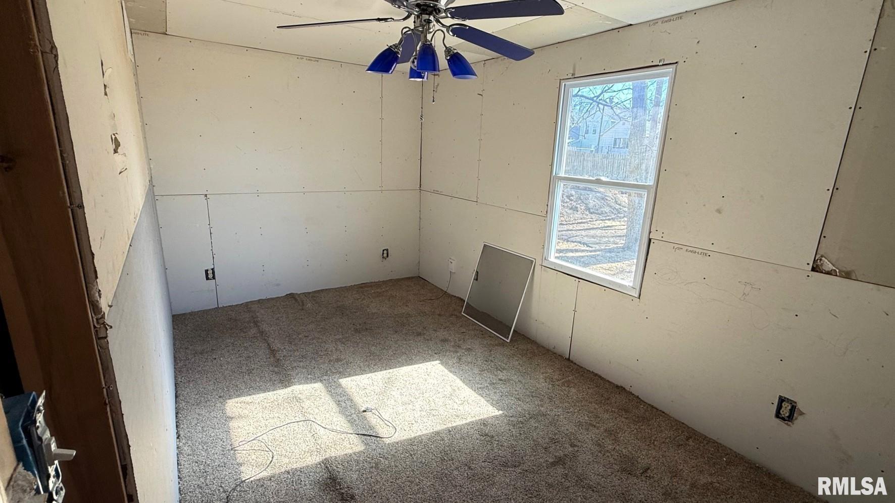 108 North Locust Street Roberts, IL 60962 - Photo 9 of 26