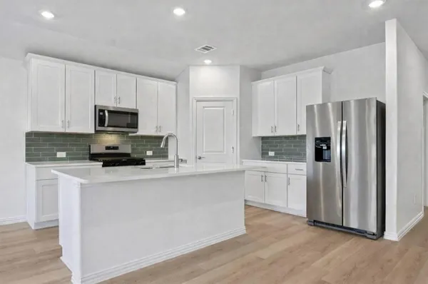 $2,300 | 714 Leavenworth Drive, McKinney, TX 75071