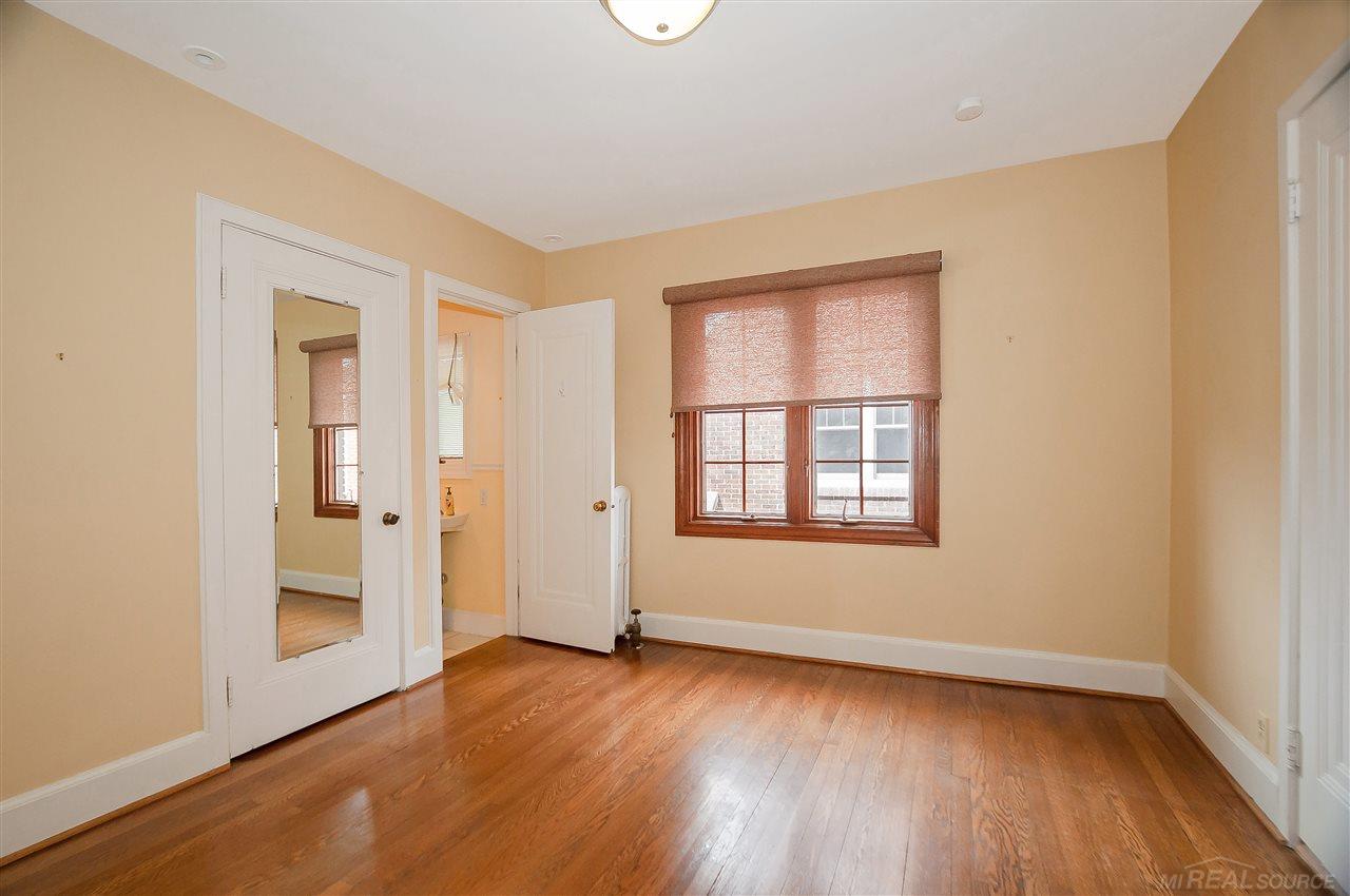 814 Barrington Road Grosse Pointe Park, MI 48230 - Photo 17 of 32