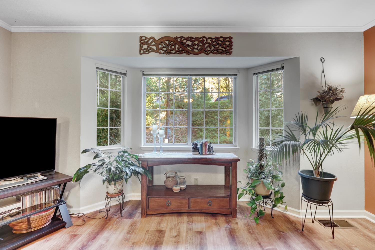 364 Gracie Road Nevada City, CA 95959 - Photo 20 of 59 a living room with furniture and a flat screen tv