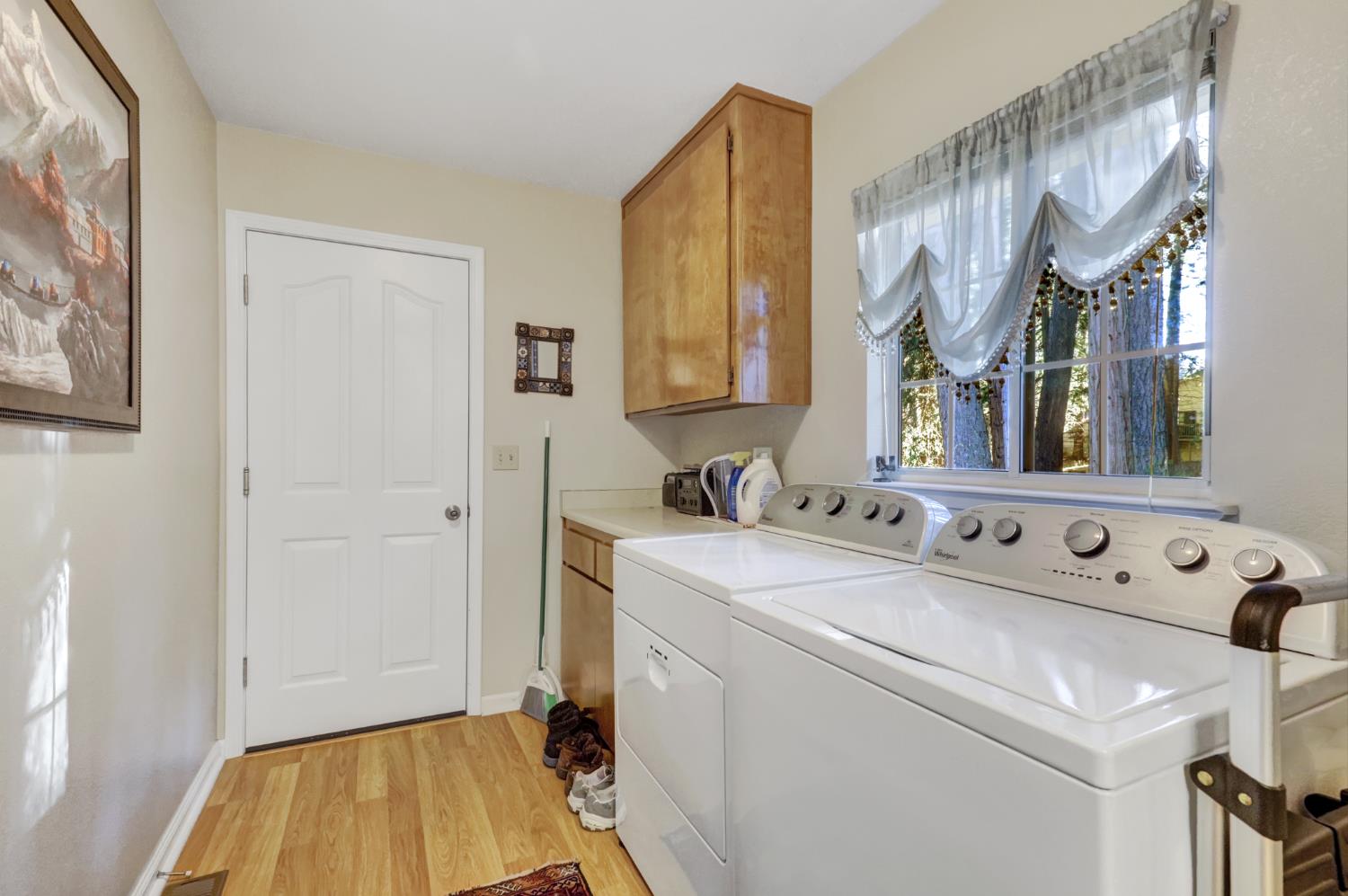 364 Gracie Road Nevada City, CA 95959 - Photo 38 of 59 a bathroom with a sink and a mirror