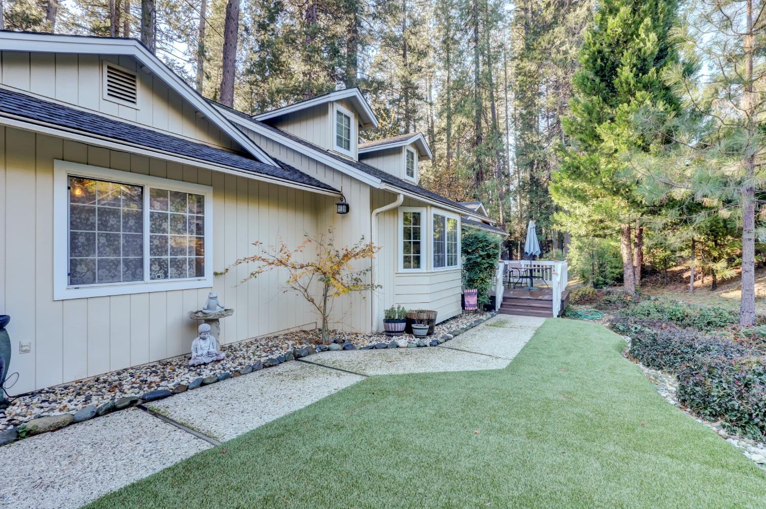 364 Gracie Road Nevada City, CA 95959 - Photo 58 of 59 a front view of a house with garden