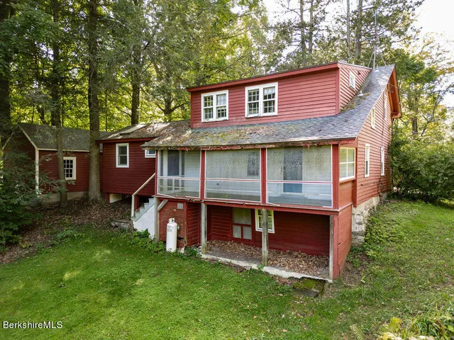 $300,000 | 179 South Main Street, Sheffield, MA 01257