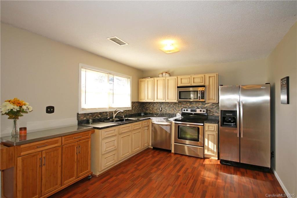 356 Kimmon Road Harmony, NC 28634 - Photo 2 of 24
