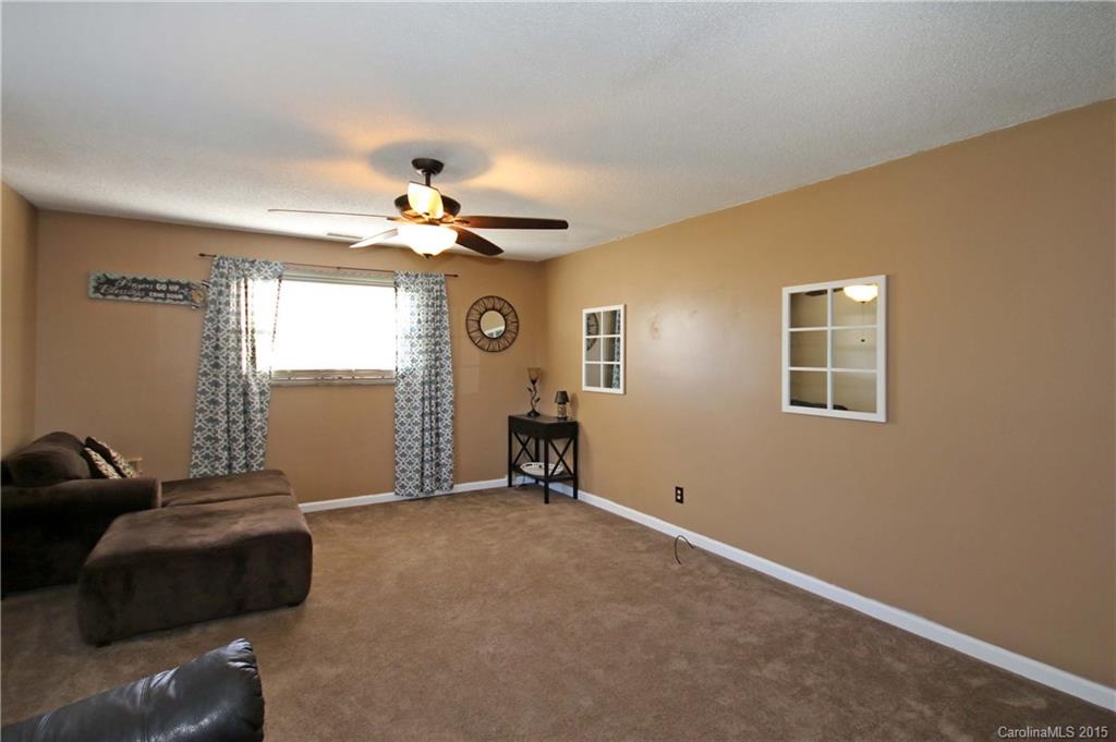 356 Kimmon Road Harmony, NC 28634 - Photo 4 of 24
