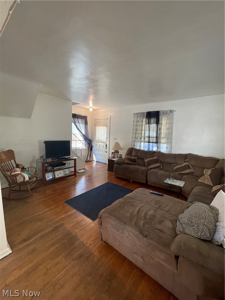 814 Whitcomb Road Cleveland, OH 44110 - Photo 6 of 29